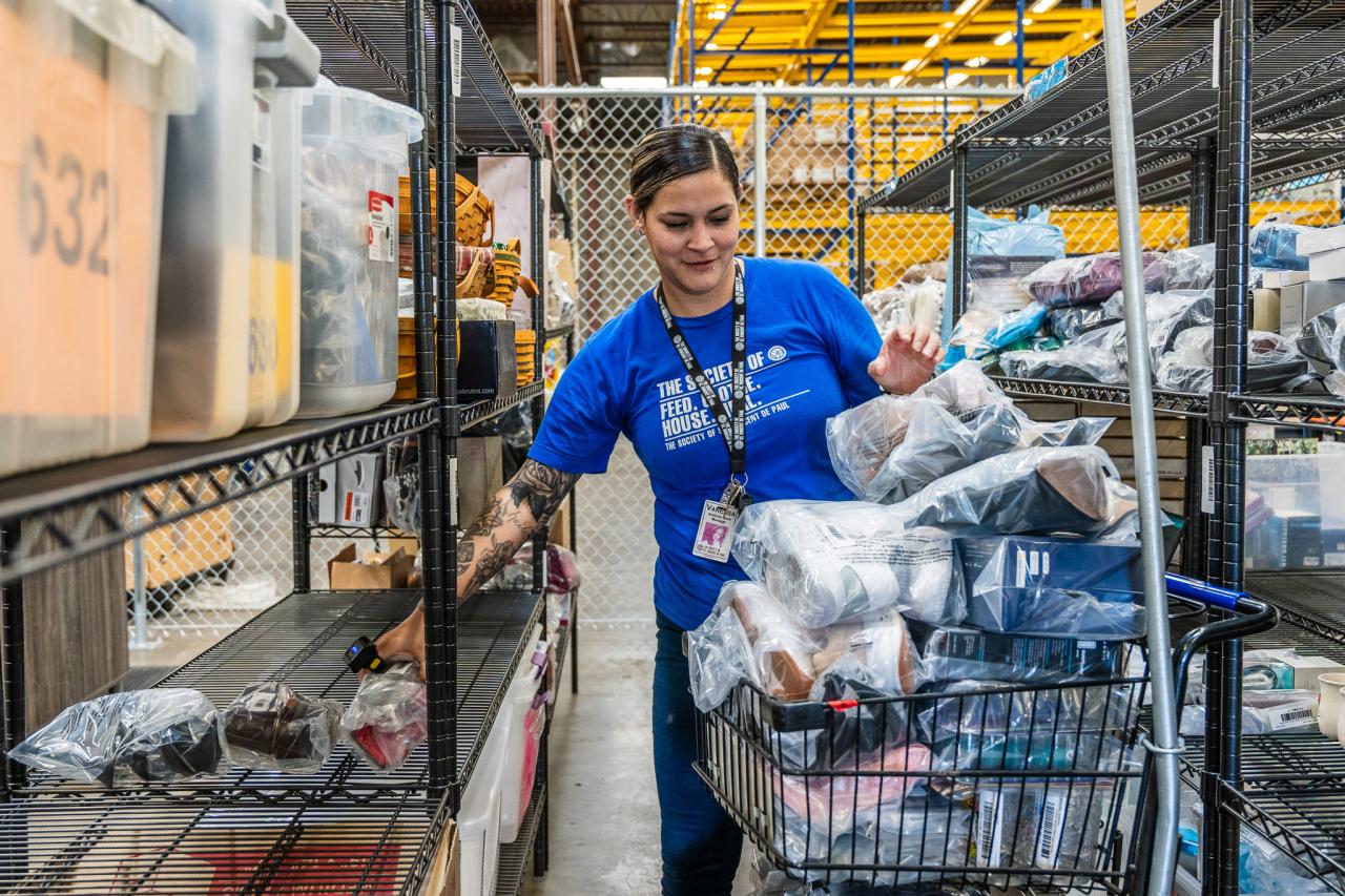 Vanessa storing e-store items