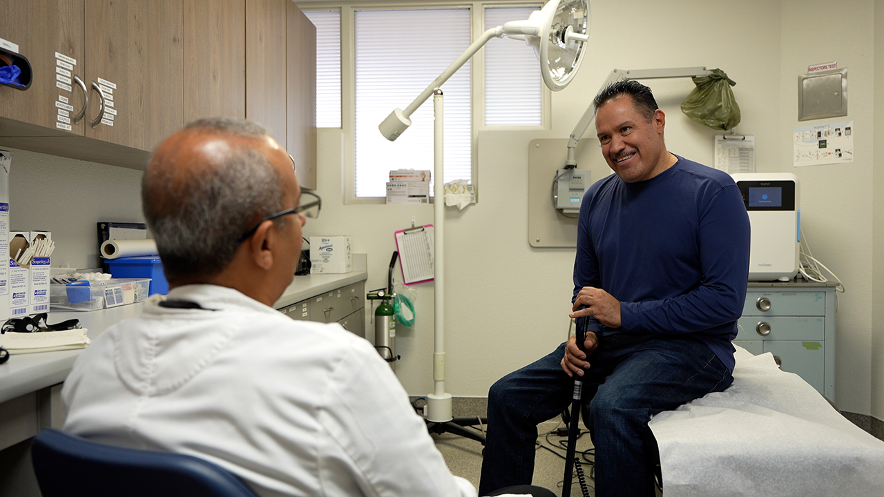 Luis Vidal Rodarte has a check up with Dr. John Anwar, SVdP's Chief Medical Officer