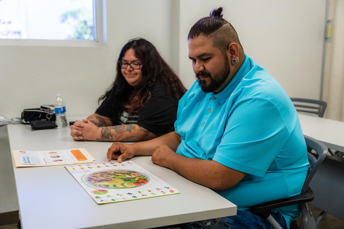 Jonathan Escobar looks at a plate diagram for food proportioning